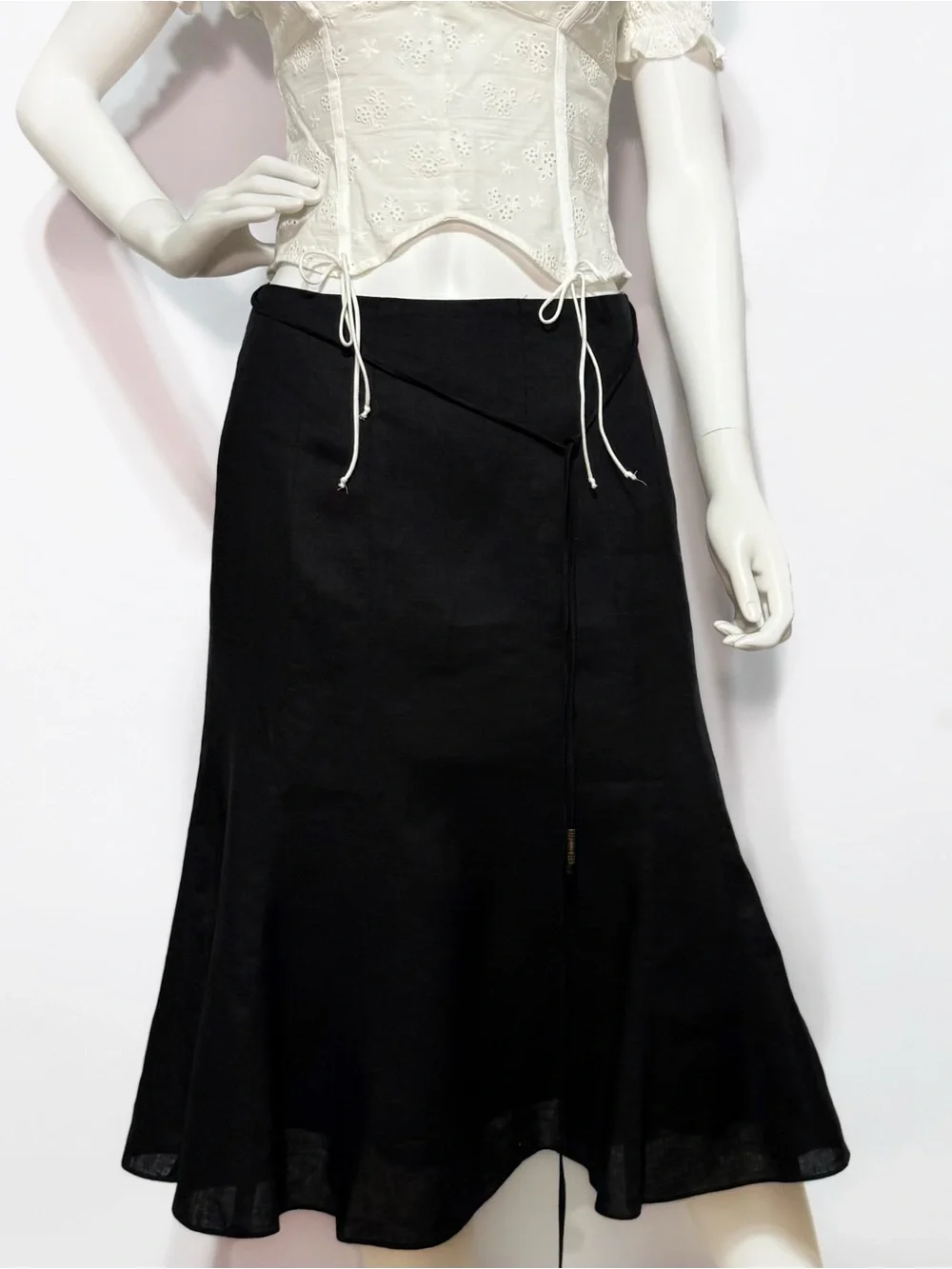 Lauren Ralph Lauren Black Whimsical A-Line Midi Skirt with Flared Hem | Size 4P